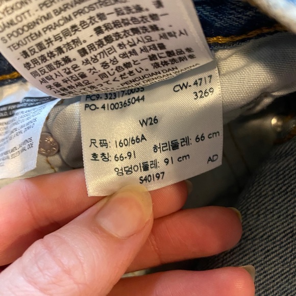 Levi’s 501 Distressed Cut Off shorts - Picture 3 of 3